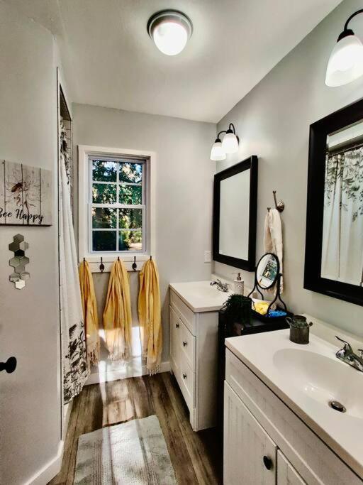 Honeycomb Gem, Beautifully Designed & Near Downtown Thomasville Esterno foto