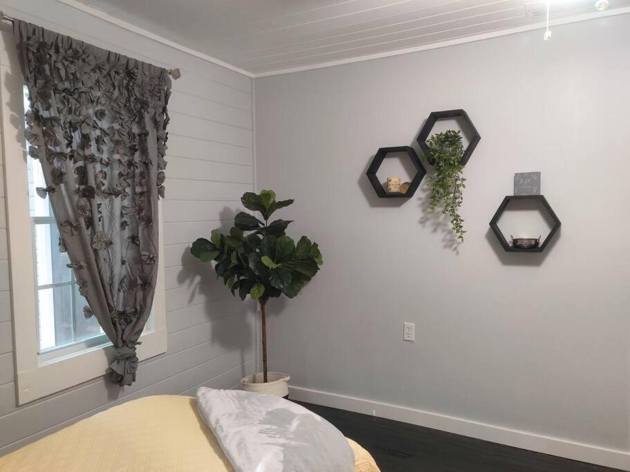 Honeycomb Gem, Beautifully Designed & Near Downtown Thomasville Esterno foto