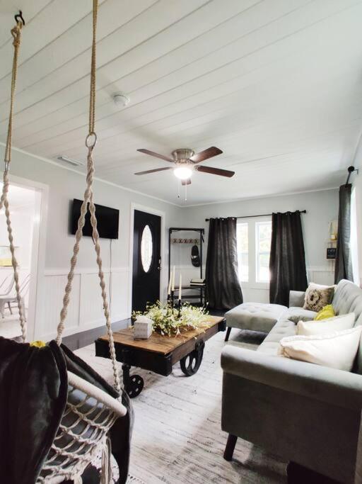 Honeycomb Gem, Beautifully Designed & Near Downtown Thomasville Esterno foto