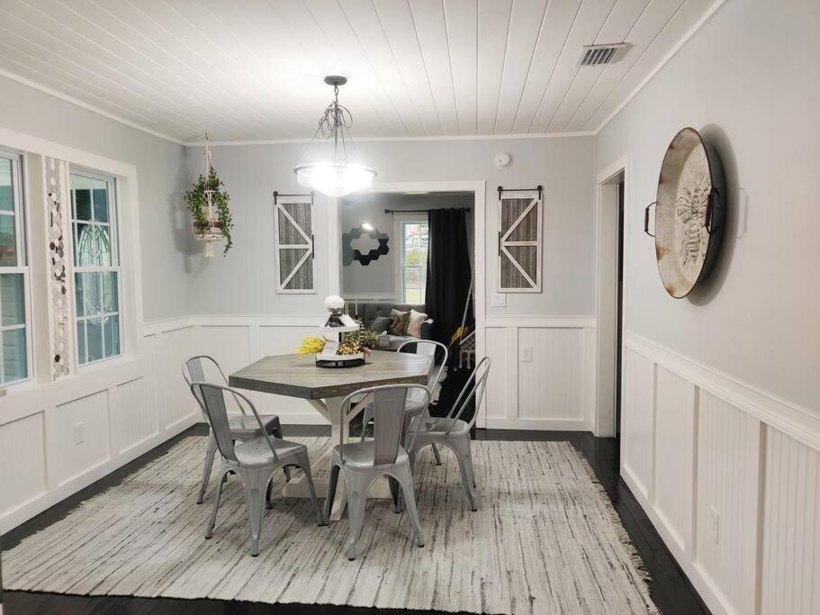 Honeycomb Gem, Beautifully Designed & Near Downtown Thomasville Esterno foto
