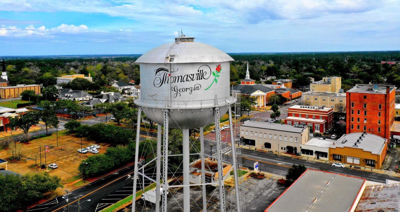 Honeycomb Gem, Beautifully Designed & Near Downtown Thomasville Esterno foto